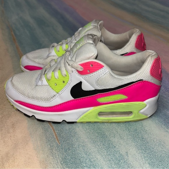 Nike women’s  Air Max 90 ‘Pink Volt’ women’s size 8 - Picture 1 of 8